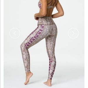 Onzie high-waisted full length leggings in Viper